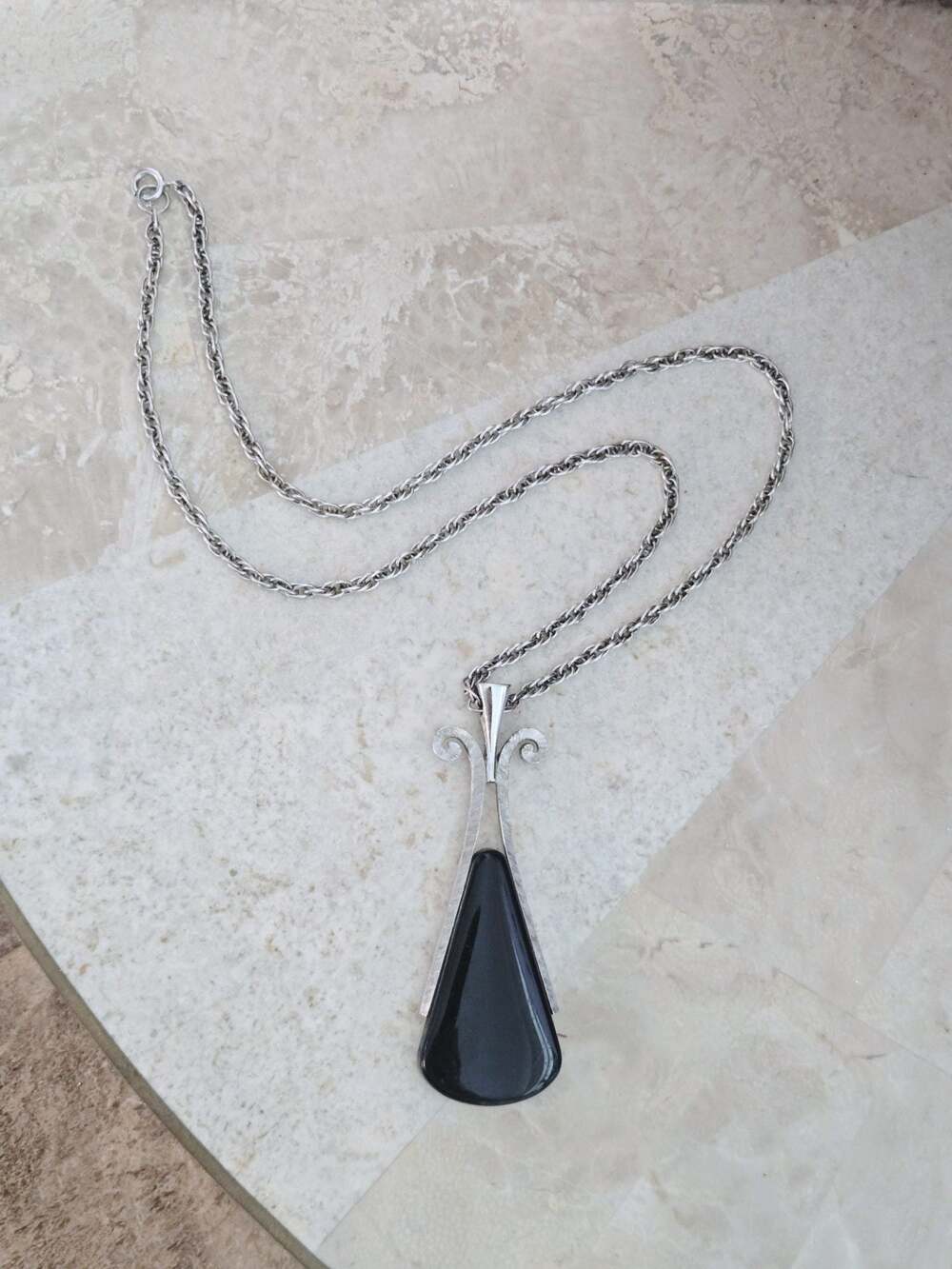 VINTAGE AVON NECKLACE BLACK SILVER PENDANT ROPE CHAIN ESTATE JEWELRY